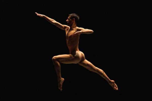 ♫ Gauthier Dance – 15 YEARS ALIVE – lebendig wie am 1. Tag | Kulturmagazin 8ung.info Gauthier Dance//Dance Company Theaterhaus Stuttgart: 15 YEARS ALIVE | Probenfotos Alejandro Cerrudo: PACOPEPEPLUTO Fotocredit: Jeanette Bak