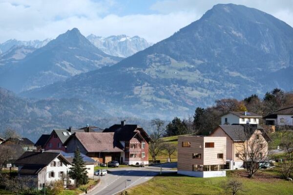 101 Traumhäuser: Holzhaus ohne Spitzdach in Gebirgslandschaft