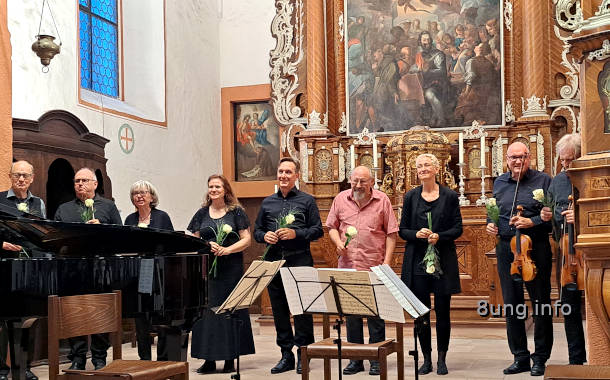 Konzert: Offenburger ensemble spielt Kompositionen von Xaver Paul Thoma: offenburger ensemble mit Xaver Paul Thoma beim Schlussapplaus