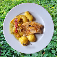 Nutzgarten-Genuss: Rotbarschfilet an gelber Tomatensauce