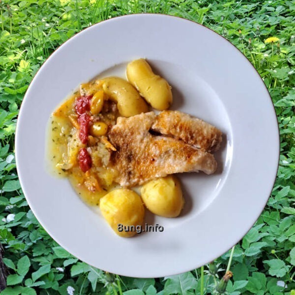 Rotbarschfilet an gelber Tomatensauce