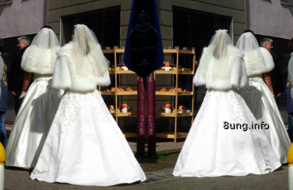 Doppelte Bräute Figaros Hochzeit - Bräute in Hochzeitskleidern