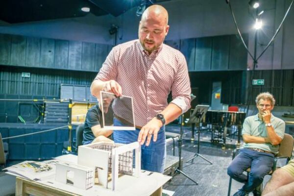 SND Slowakisches Nationaltheater Bratislava - Regisseur Tomáš Ondřej Pilař und Dirigent Pietro Rizzo bei der Bauprobe