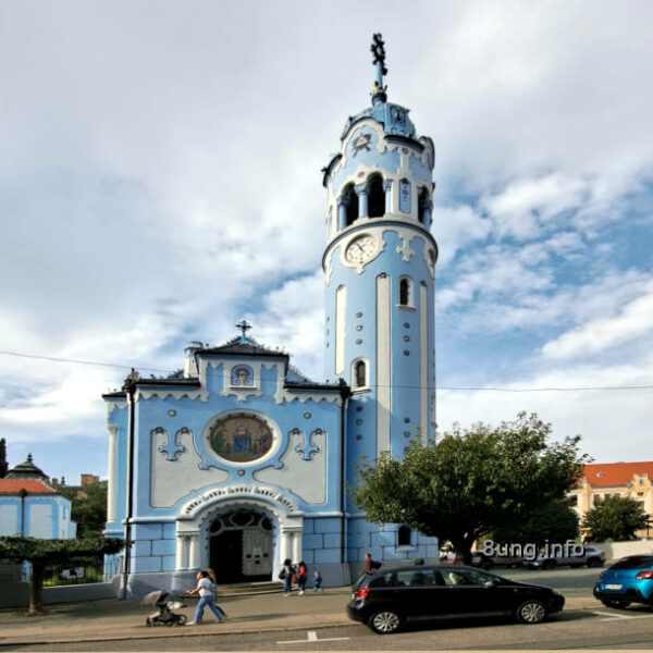 Bratislava in Farbe - blaue Kirche