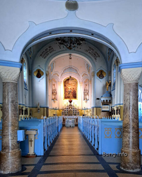 Bratislava in Farbe - Blaue Kirche von innen