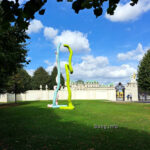 Wetter im Oktober - Skulptur der Riesenregenwürmer vor dem Belvedere in Wien