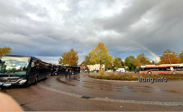 Wetter im November - Regenbogen über dem Busbahnhof in Kirchheim/Teck