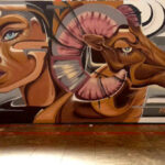 Streetart im Bahnhof stuttgart, Frau mit Widder
