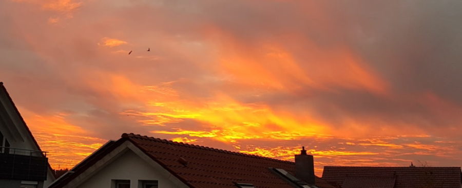 Abendrot mit grauen Wolken