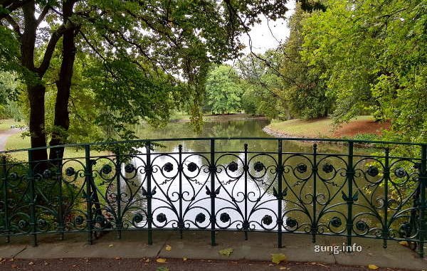 Brückengeländer im Georgenpark
