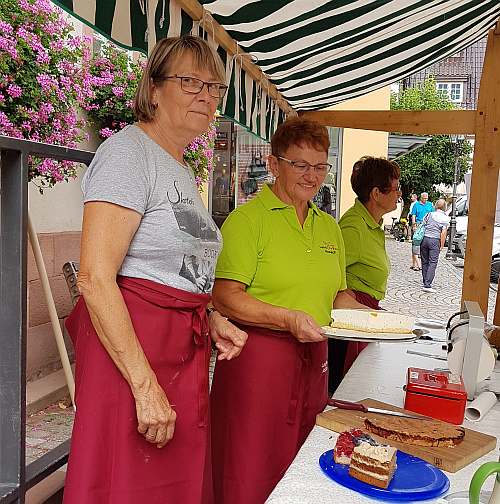 Lanfrauen auf dem Haslacher Markt