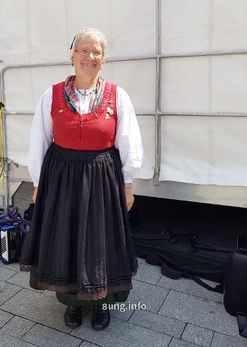 Doris Mayer aus Süssen im Festtagskleid