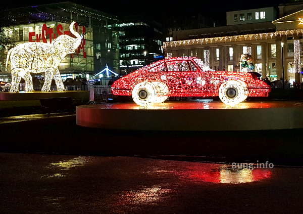 Roter Porsche aus Lichtern